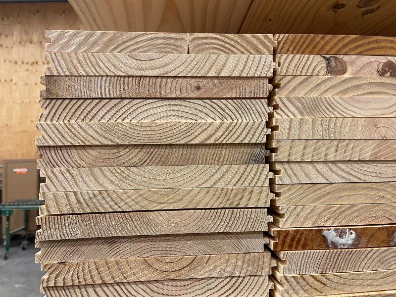 pine-decking-detail 7581